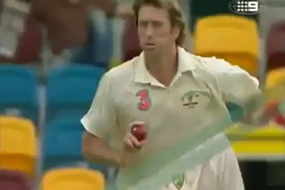 Chris Gayle SMACKS Glenn McGrath for a BIG SIX!_x264