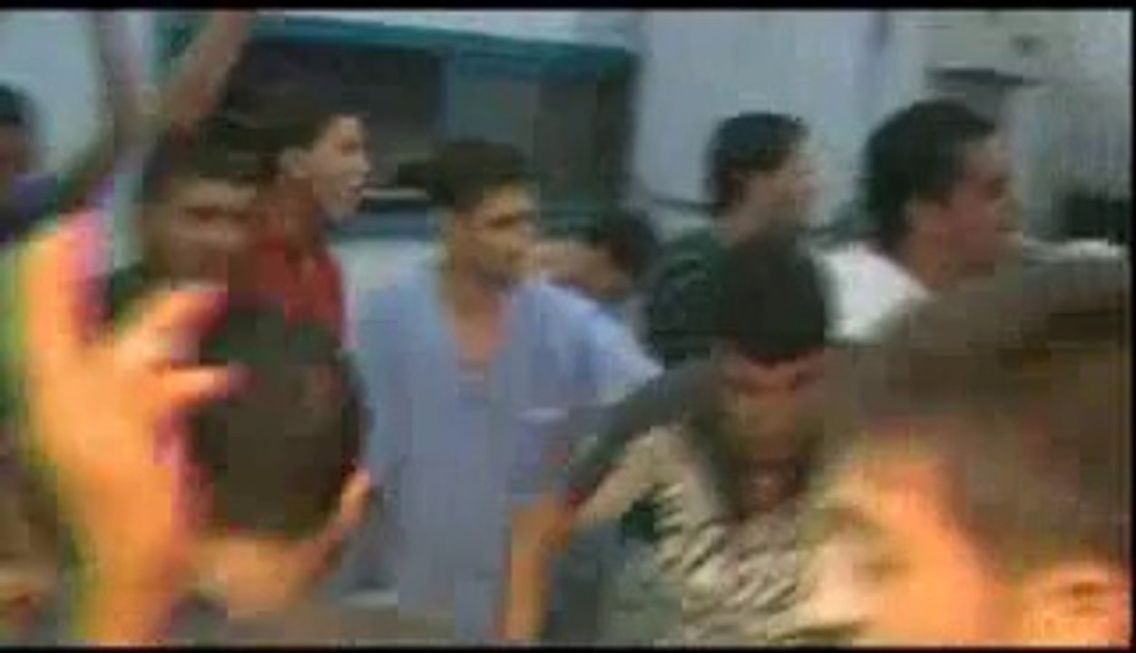 Israeli air-strikes kill 25 in Gaza & Hamas fires rockets into Israel - BBC News