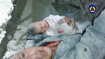 ‫الدفاع المدني في حلبانقاذ طفلة لا يتجاوز عمرها الشهرين من تحت الركام‬‎