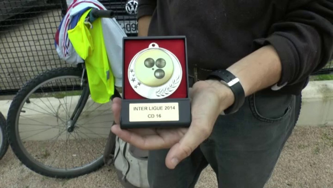 LES W-D.D. MICHOU TUESDAY NEWS - 9 JUILLET 2014 - PAU - ENTRAINEMENT D'UN JEUNE CHAMPION DE BOULE LYONNAISE....