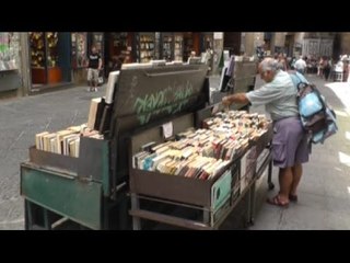Napoli - I librai multati sfidano il Comune, tornano le bancarelle (09.07.14)