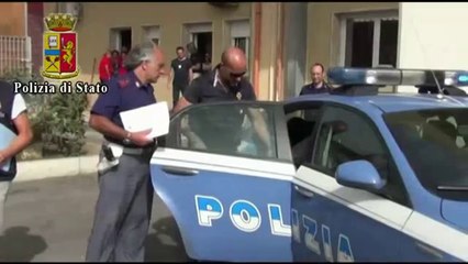 Tải video: Pozzallo (RG) - Arrestato scafista 3000 dollari l'incasso della traversata (09.07.14)