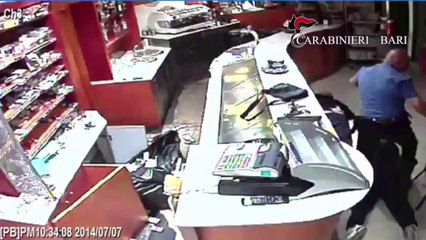 Polignano (BA) - Assalto al distributore. Gestore sequestrato (09.07.14)