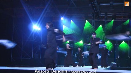 Le groupe de supporters Aozora Ôendan à japan Expo 2014