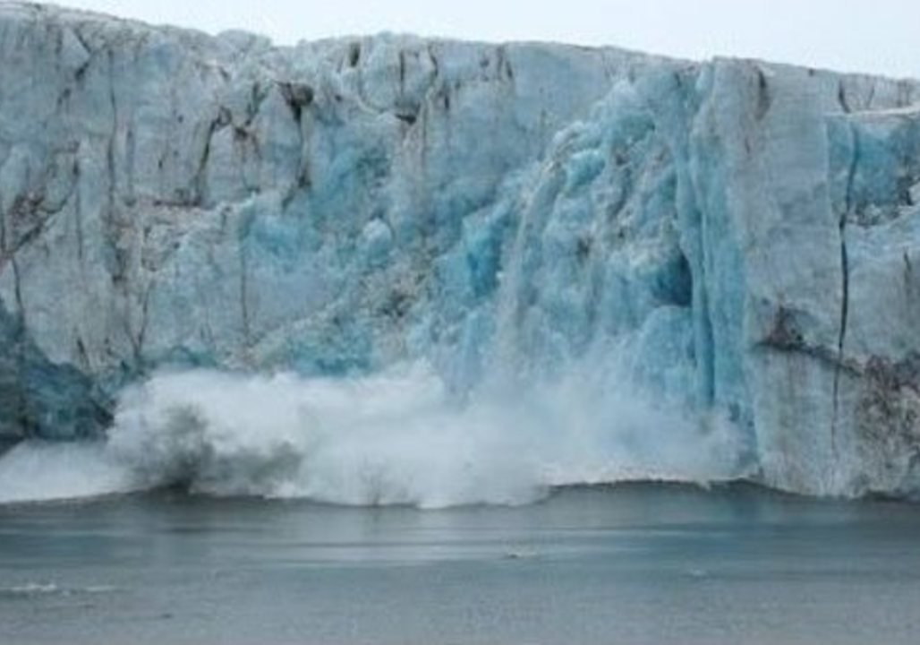 Glacier Collapse Caught on Camera