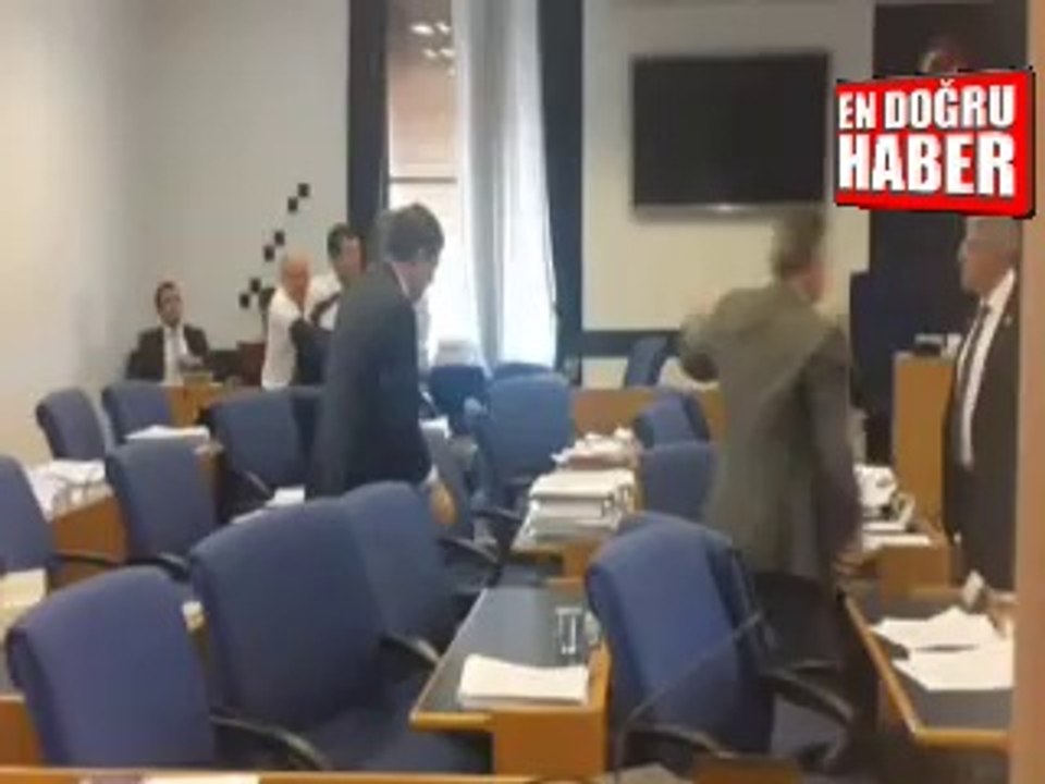 Mecliste yumruk yumruğa kavga!..