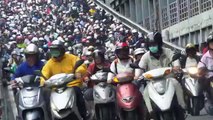 Le nombre de scooters impressionnant à Taipei (Taiwan)