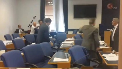 Meclis'te yumruklar uçuştu!