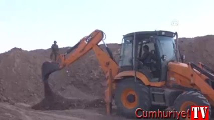 Kürtler hendek kazıyor