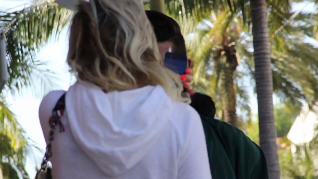 How to Pick Up Cougars ( Sexy Older Women )