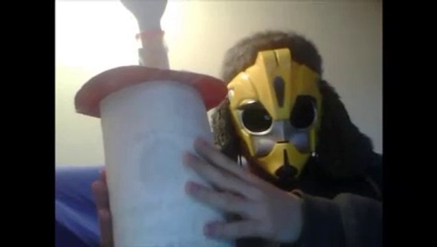 Voici le meilleur des casques, le casque CFCSEEOS, casque futuriste croyant au saint esprit et émetteur d'onde sonores fabriquez en et mettez le pour honorer GTCSS, DSTP et pour convaincre les bipédiens HSSME à la vraie religion sauvage!!