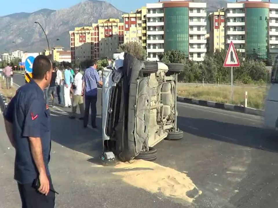 MANİSA'DA 1 SAAT'TE 2 TRAFİK KAZASI 4 YARALI