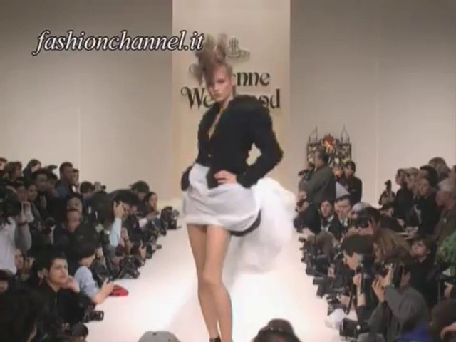 KATE MOSS young ..Hot Stuff!!.for VIVIENNE WESTWOOD 1994 by  FashionChannel - video Dailymotion