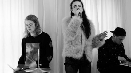 Vogue Music - MØ Performs "Pilgrim"