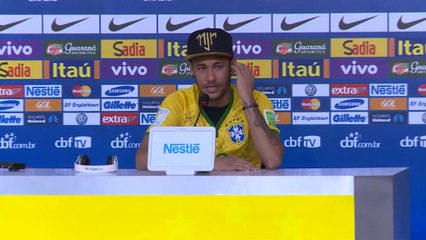 Brasil 2014 - Neymar se derrumba al recordar su lesión