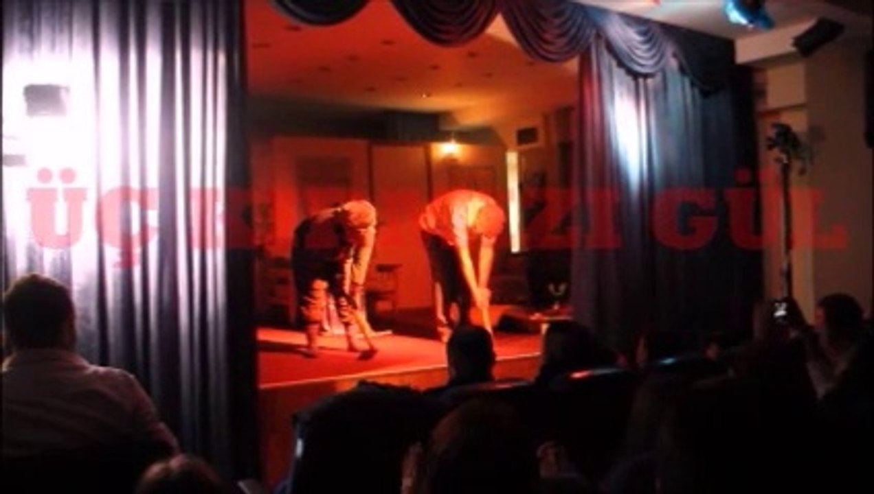 ÜÇ KIRMIZI GÜL (Tamamı) İzlenme rekorları kıran Tiyatro oyunu