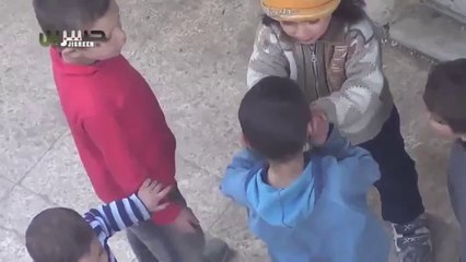 Ekmeğini Paylaşan Suriyeli Kız_2