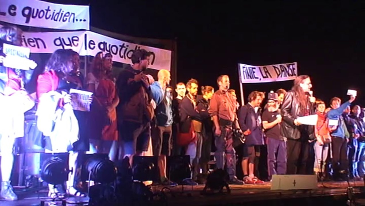 Représentation de la troupe Commandos Percus "Très méchants" suivi de l'action des intermittents (Partie 2/2)