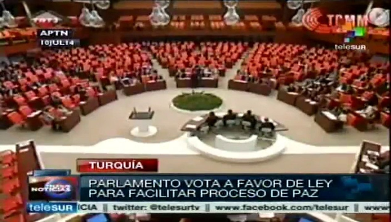 Parlamento turco aprueba ley para facilitar proceso de paz con kurdos