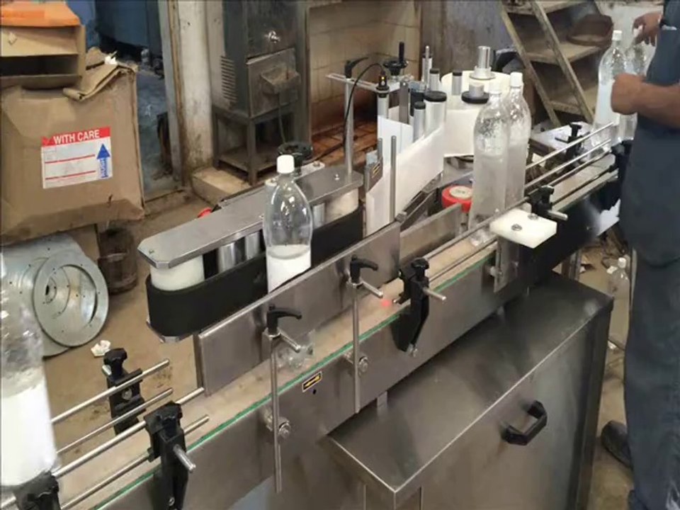 Sticker Labeling machine  for label application on Drinking water bottle