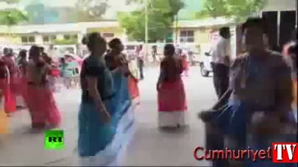 Belediye başkanı timsah ile evlendi