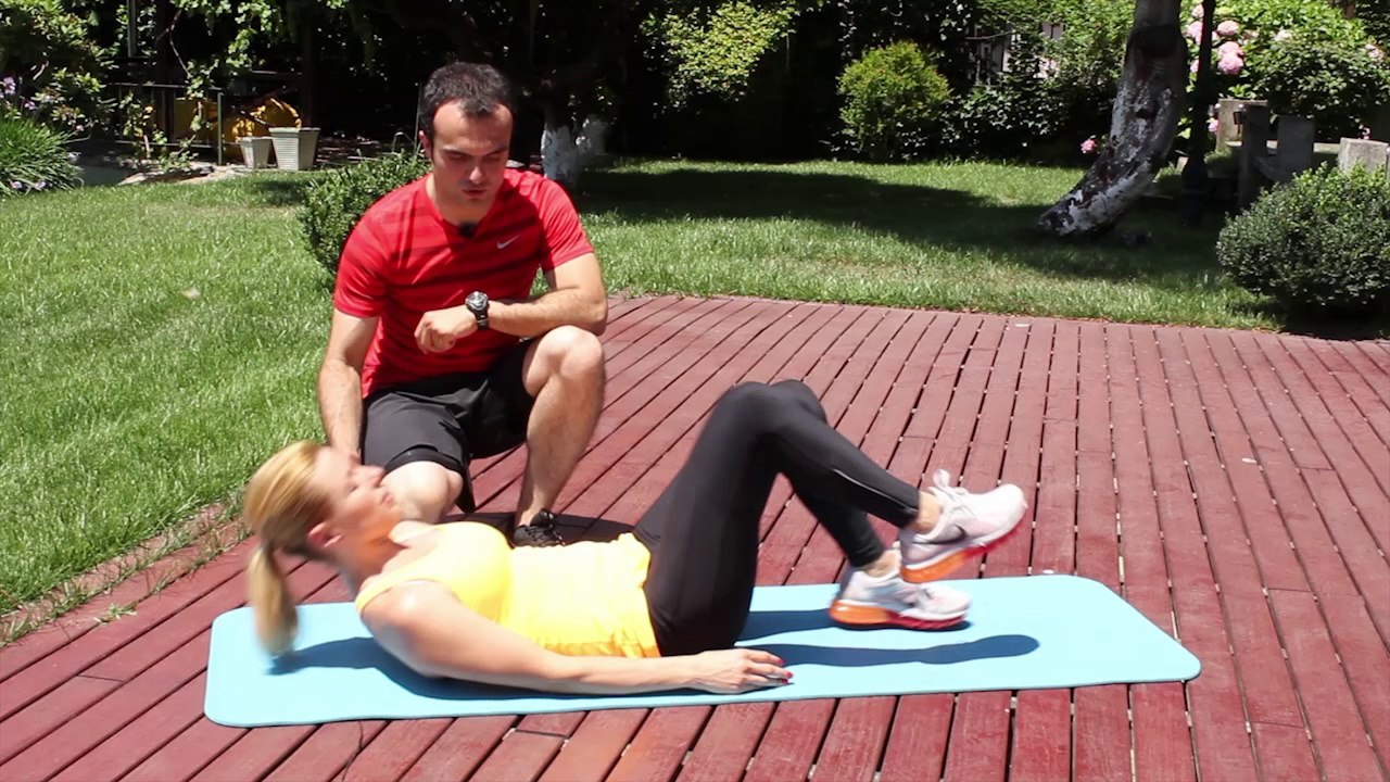 Karın Kaslarını Çalıştırmak için "One Leg Crunch" - Her Yerde Spor
