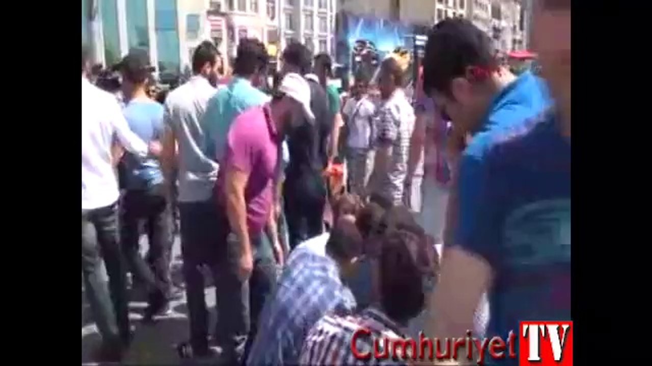 Taksim'de Hasan Ferit Gedik eylemine yaka paça gözaltı