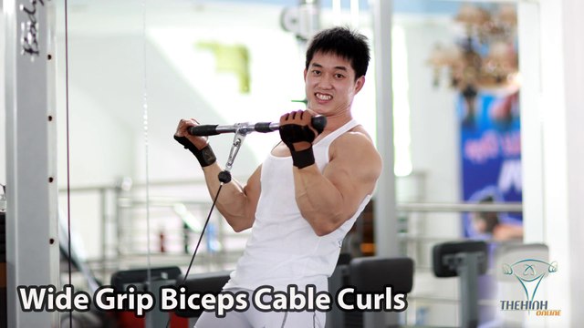 Wide Grip Biceps Cable Curls Tập tay trước phía trong Thể Hình