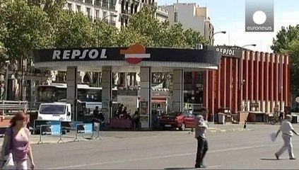 L'AIE prédit une production de pétrole abondante l'an prochain et des foyers de risques