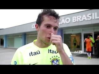 Bernard treina forte em busca de uma vaga na equipe titular