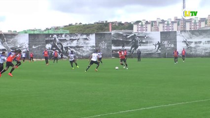 Incrível! Danilo isola bola para fora do CT