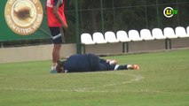 Susto! Valdivia sofre pancada durante treino do Palmeiras