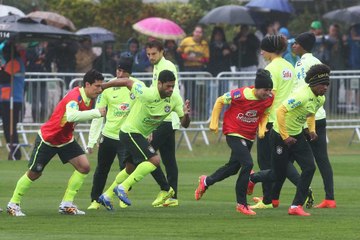 Скачать видео: Último treino da Seleção Brasileira é recheado de gols