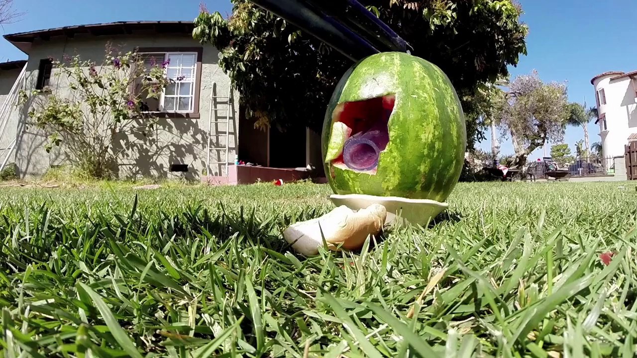 Tricks de fou en golf dans un jardin...