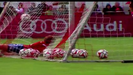 Lewandowski esbanja categoria e faz golaço em treino