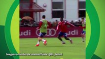 Lewandowski faz golaço de costas em treino do Bayern