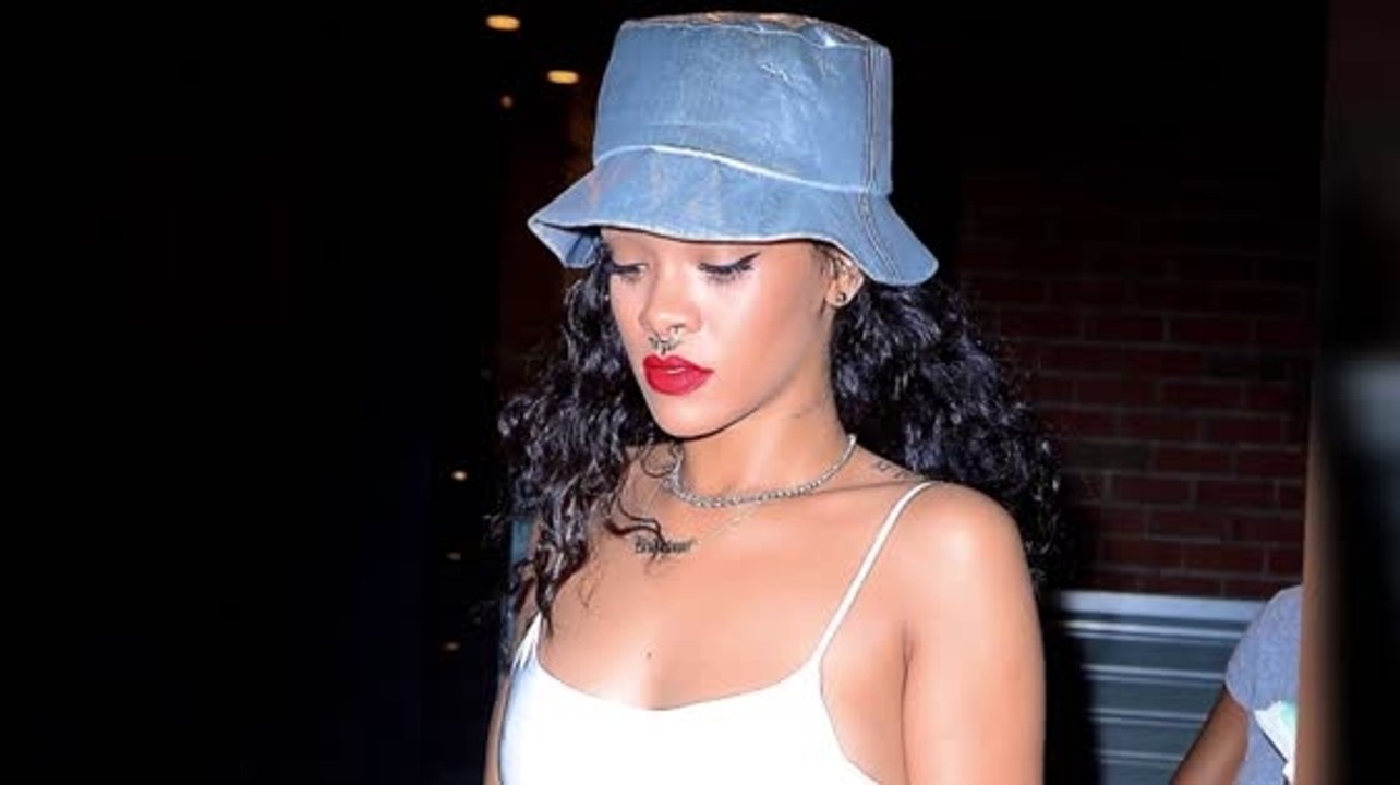 Rihanna präsentiert ihr neues Piercing
