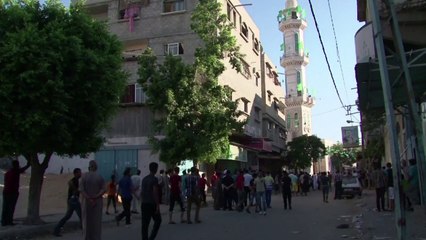 Un obus d'artillerie frappe une maison à Gaza
