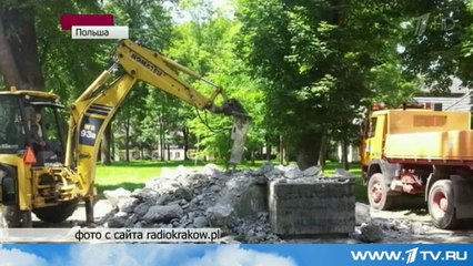 Снос памятника в Польше