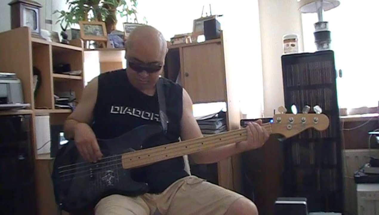 Stop loving you Toto  basscover Bob Roha