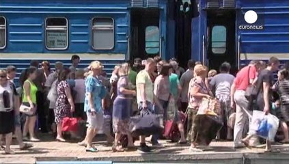 Ukraine : des habitants de Donetsk quittent la ville
