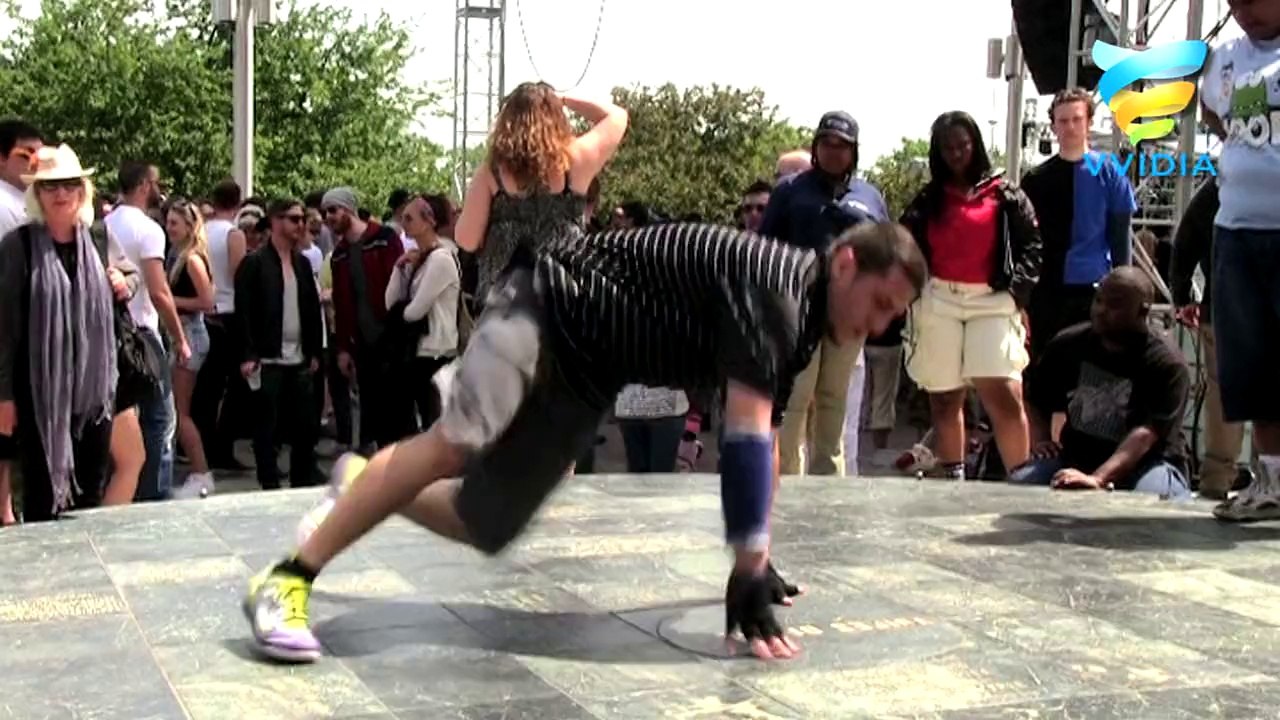 Techno Dance : Hand Stand