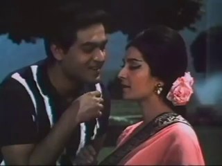 WOH HAIN ZARA KHAFA KHAFA TO NAIN YUN CHURAYE HAIN - 1967
