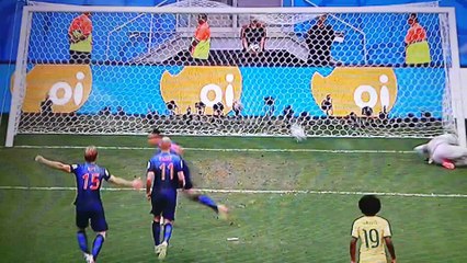 هدف هولندا الاول في شباك البرازيل