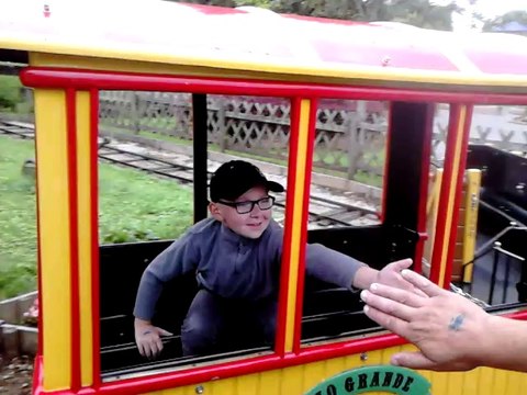 ALLER OP AU PETIT TRAIN DENNLYS PARC