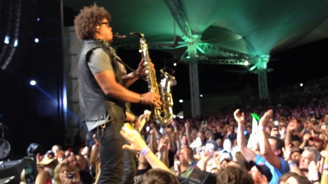 Bruce Springsteen & The E Street Band - Born to Run (Live in Houston - 2014) HQ