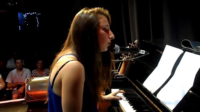 2014 06 29 - gala 2014 chant & piano LOLA - chapeau rouge - Carcassonne