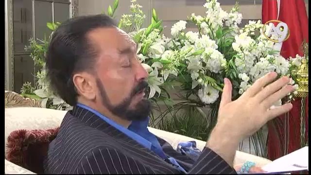 Fethullah Gülen Hocaefendinin okullarını öven çok fazla konuşmam var ben bu okulları bir güzellik ve nimet olarak görüyorum.