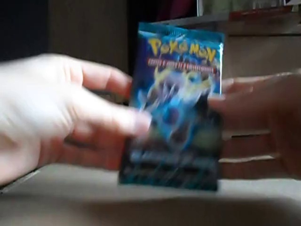 Comment ouvrir un booster de cartes Pokémon sans se spoiler sur son contenu