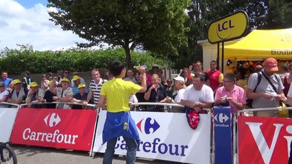 Animations publicitaires sur la ligne d'arrivée à Mulhouse.